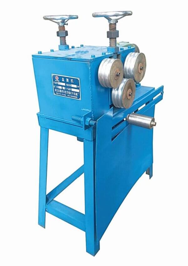 The three-wheel small circle forming machine
