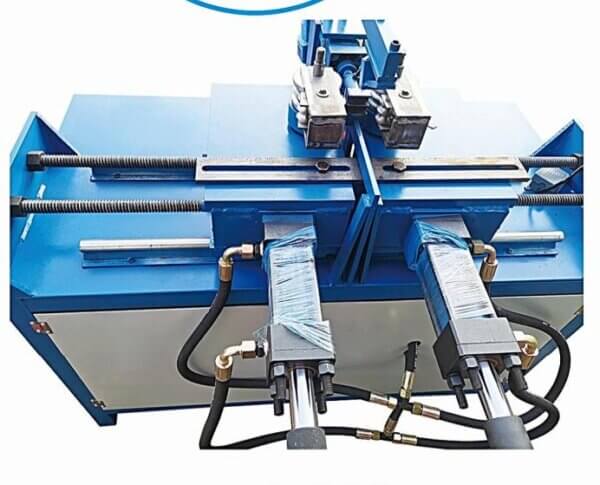 Double pipe bending machine