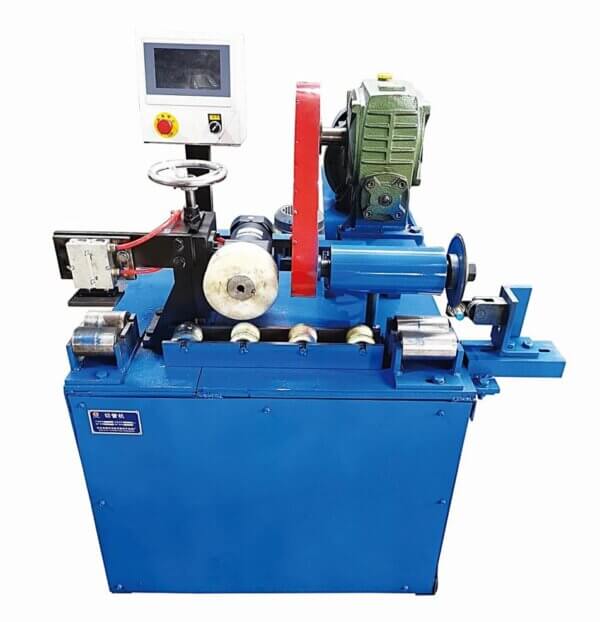 Automatic feeding and pipe cutting machine